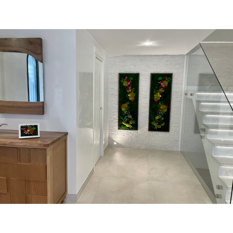 Cuadro de musgo y flores preservadas con diseño de espejo 